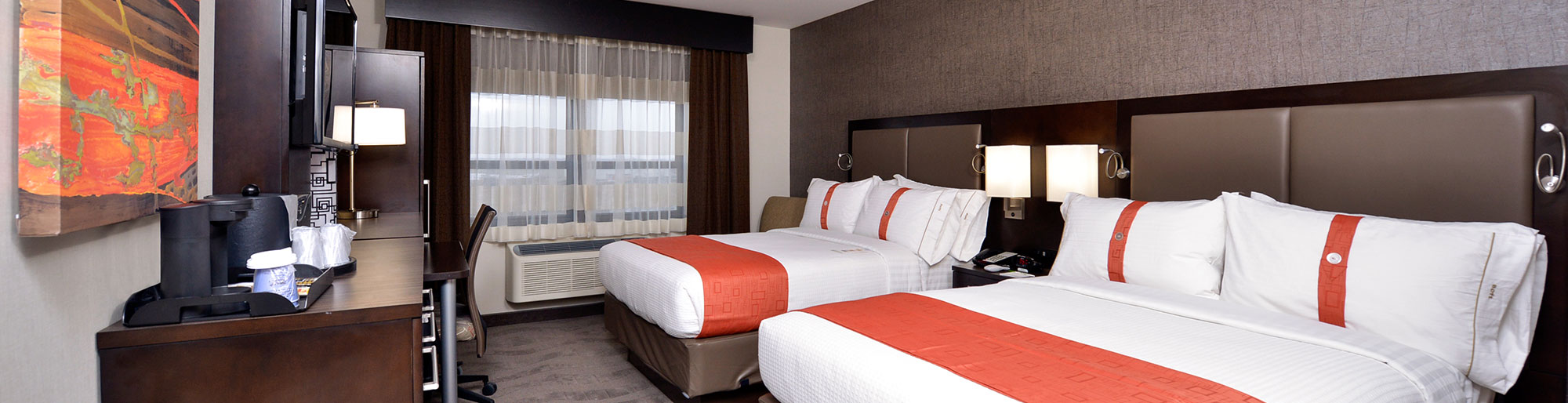 Holiday Inn Staten Island Hotel near The Ferry with Queen Beds